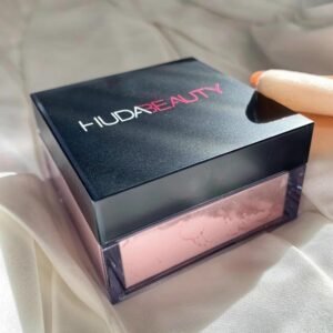 Huda Beauty Easy Bake Loose Setting Powder Smooth, Matte and Long-Wear